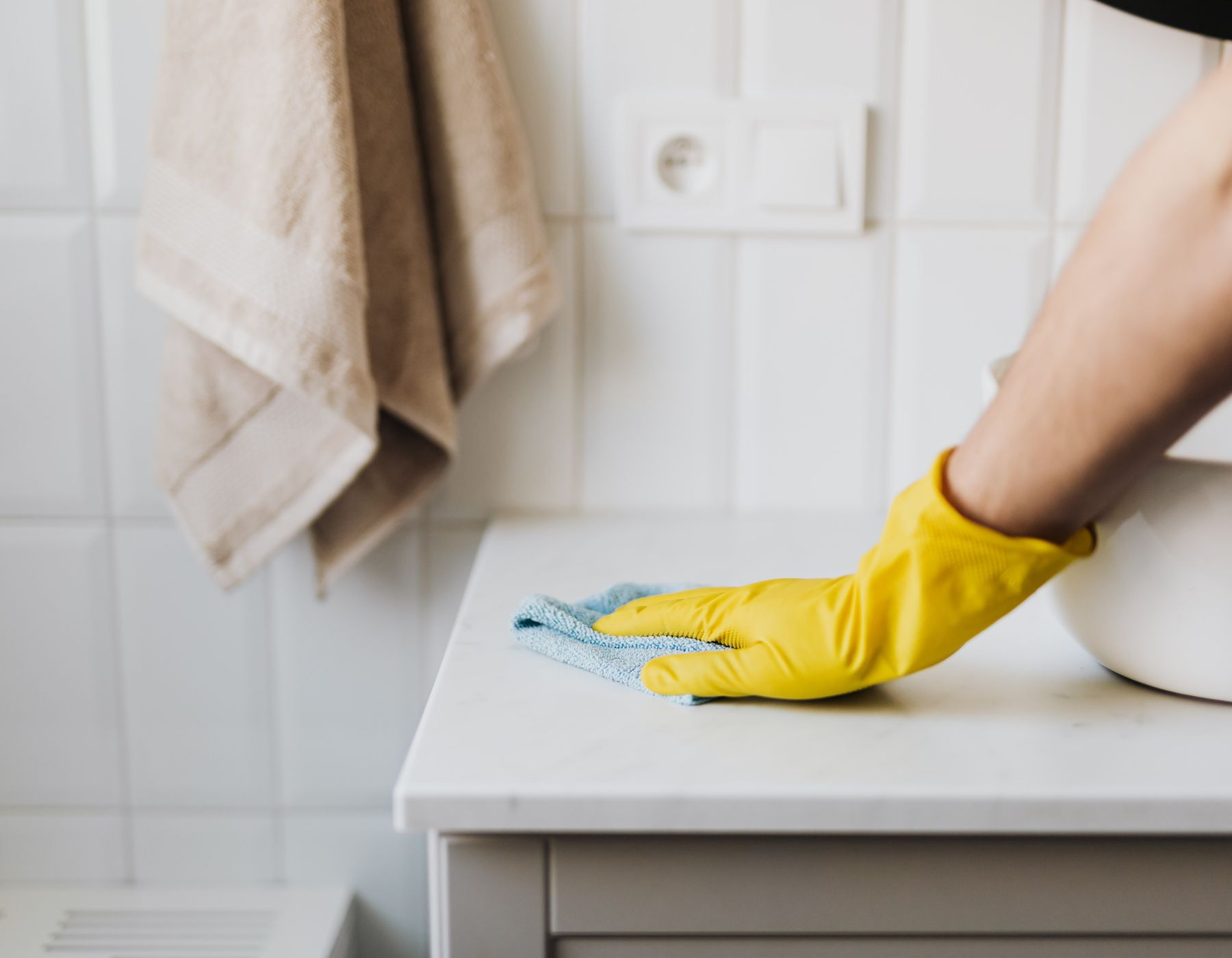 Cleaning a kitchen surface